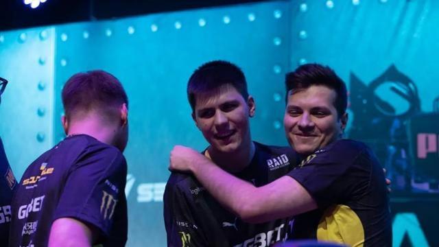 媒体与自媒 媒体与自媒